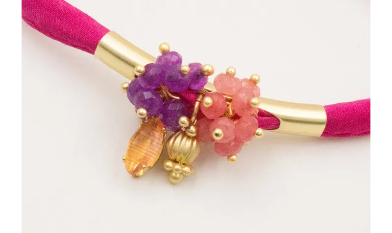 Pulsera seda natural rellena fucsia con tubo arque