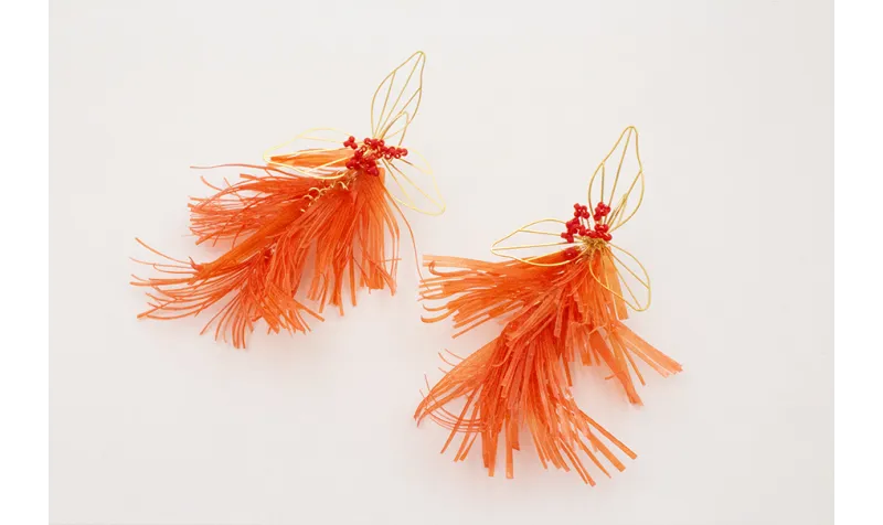 Pendientes perno gancho dorado con flecos lentejue