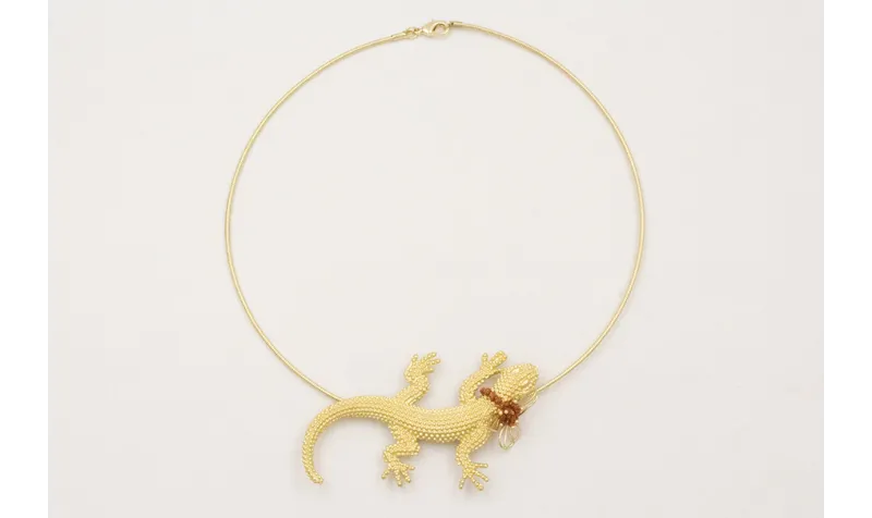 Collar hilo flexible dorado mate con lagarto grand