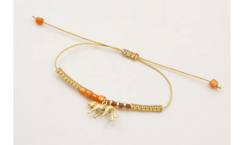 Pulsera hilo metalido dorado palido con nudo macra