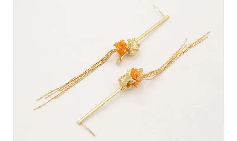 Pendientes perno listón con fleco,burruño bolitas 