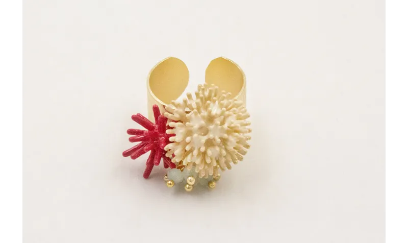 Anillo con estrella coral frambuesa, burruño bolit