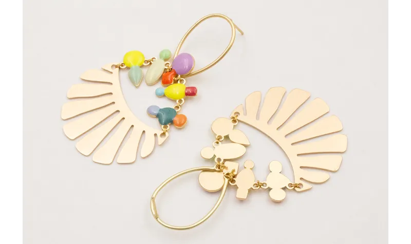 Pendientes herradura con lámina babero con esmalti