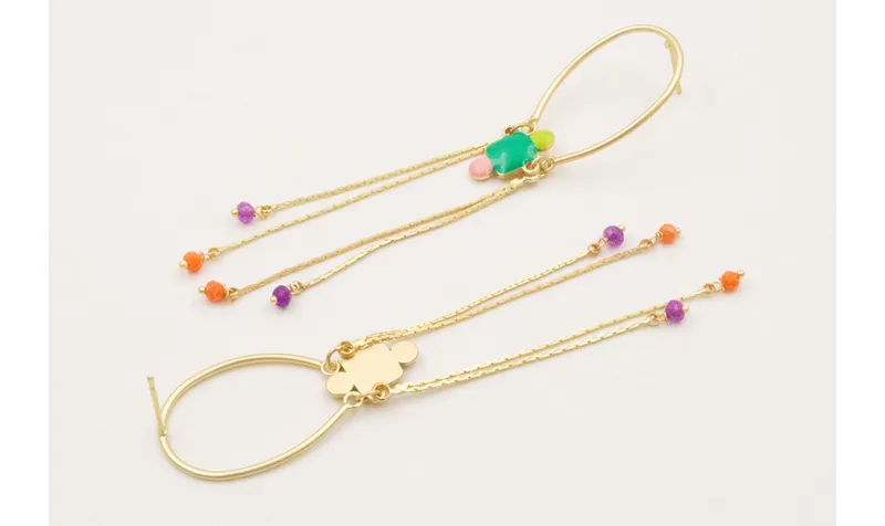 Pendientes perno herradura con flecos colgando rem