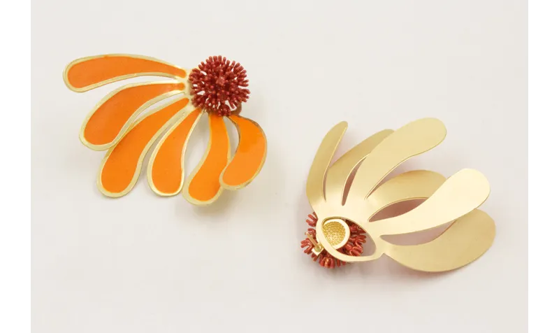 Pendientes perno nenufar esmaltado teja con pétalo