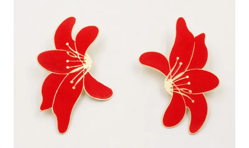 Pendientes flor roja.