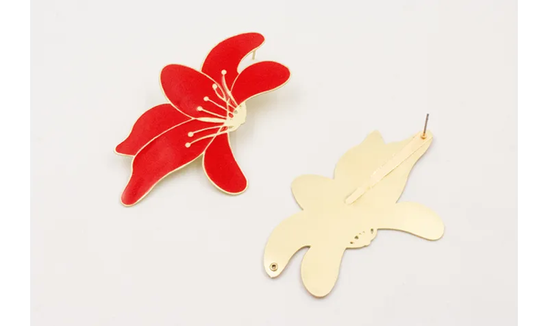 Pendientes flor roja.