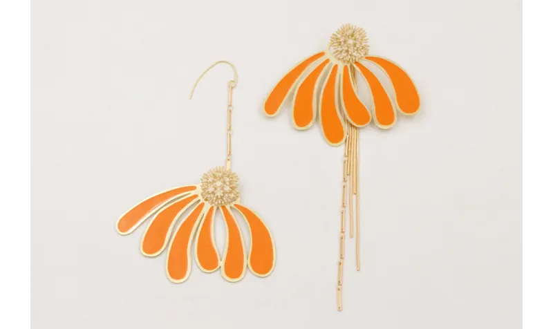 Pendientes irregulares nenufar esmaltado crema, pé