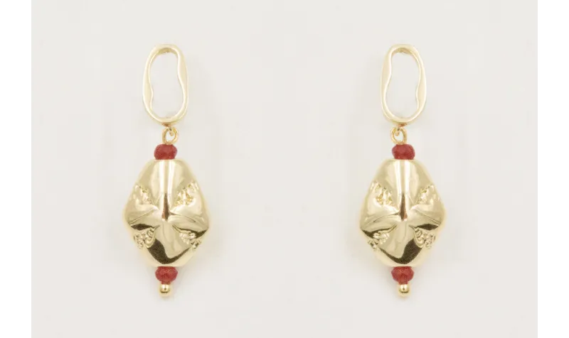 Pendientes perno ovalado dorado con colgante pepit