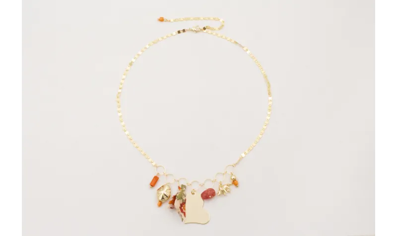 Collar cadena láminas ovaladas con colgantes dorad