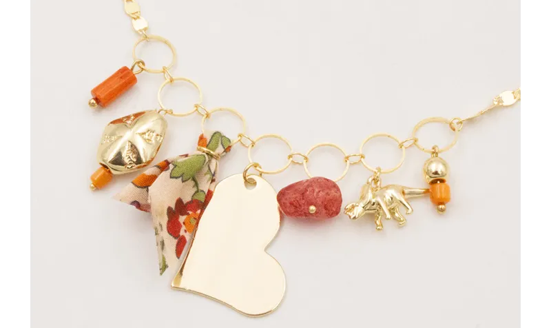 Collar cadena láminas ovaladas con colgantes dorad