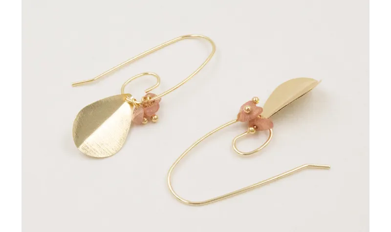 Pendientes gancgo largo dorado con chip turmaline 