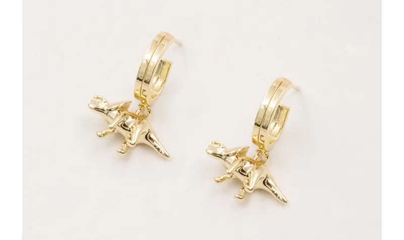 Pendientes perno semi ovalado con dinosaurio colga