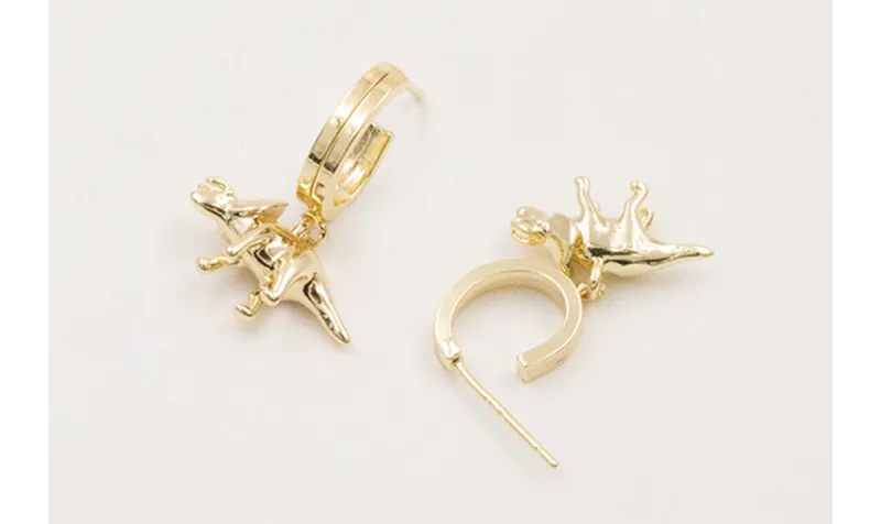 Pendientes perno semi ovalado con dinosaurio colga