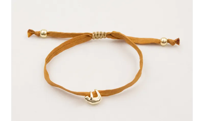 Pulsera seda natural casida color mostaza con koal