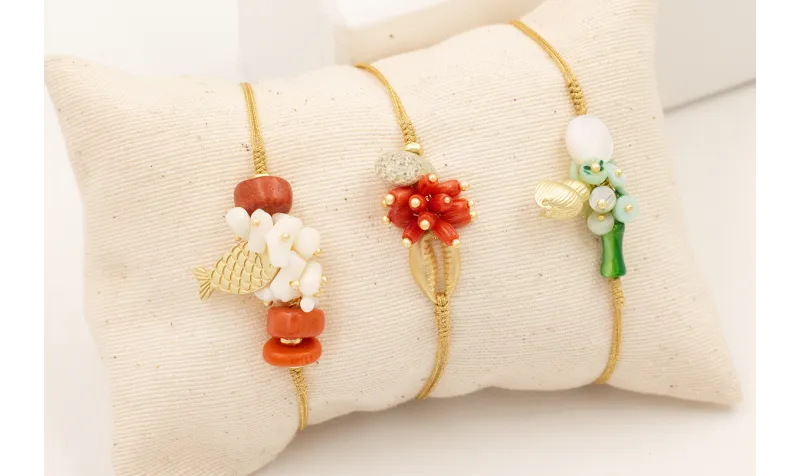 Pulsera hilo dorado metalico con caracola dorado m