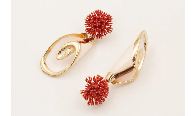 Pendientes perno nenufar esmaltado teja oscuro con