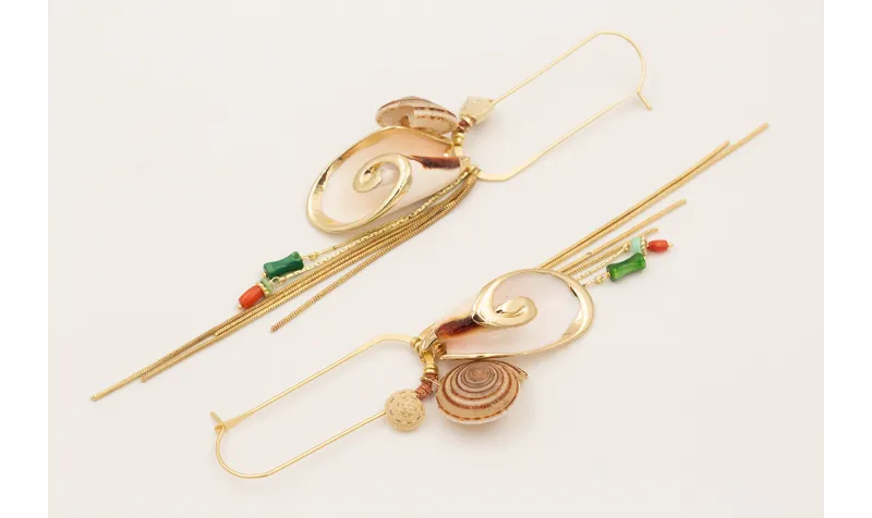 Pendientes eslabón con caracolas bordes dorados, f