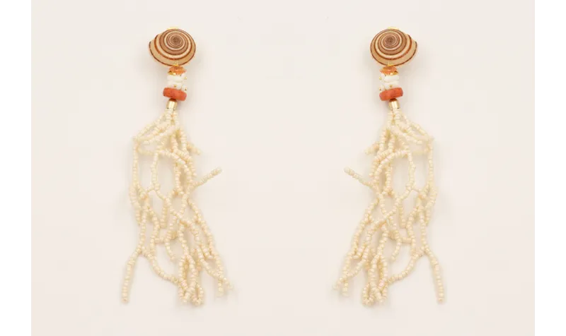 Pendientes perno caracola redonda con flecos rama 