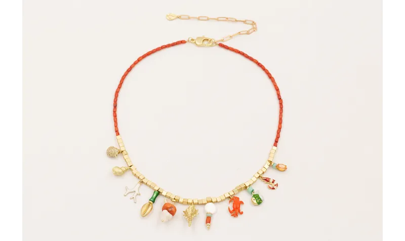 Collar micro tubos coral y cubos dorados mate con 