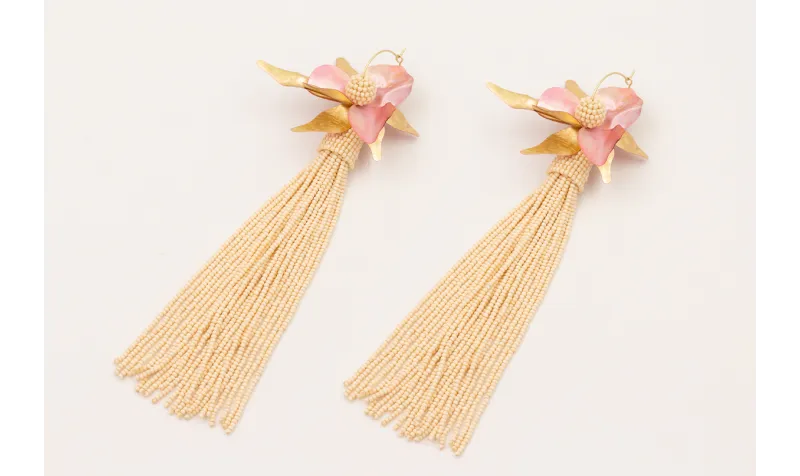 Pendientes aro mediano dorado mate con fleco y bol