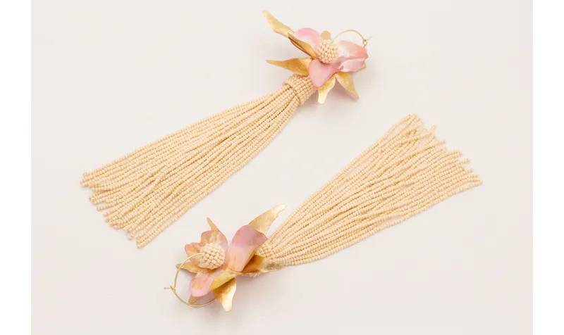 Pendientes aro mediano dorado mate con fleco y bol