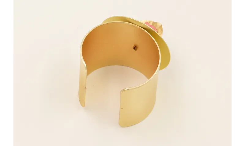 Brazalete con disco estampado flores rosas y ramas