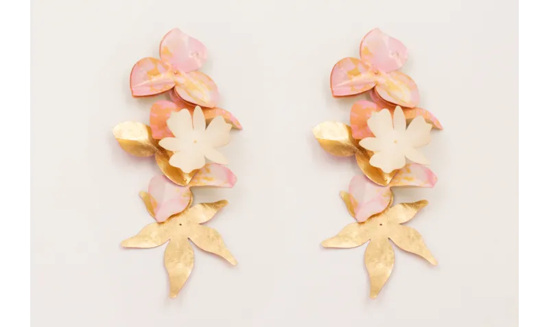 Pendientes cascada de flores de lentejuelas dorada