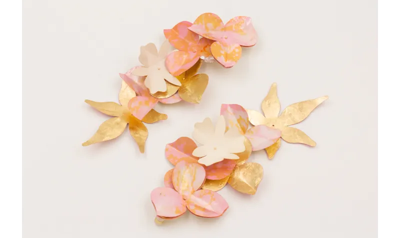 Pendientes cascada de flores de lentejuelas dorada