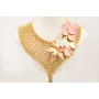  Collar malla en pico dorado mate con flores de le