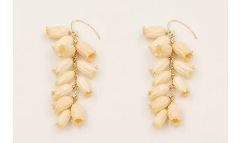 Pendientes gancho sncillo dorado mate con cascada 