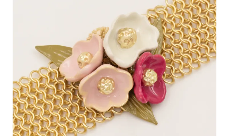 Pulsera malla con flores acampanadas rosa, blanca,