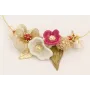 Collar rigido con flores acampanadas blanca, framb
