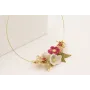 Collar rigido con flores acampanadas blanca, framb