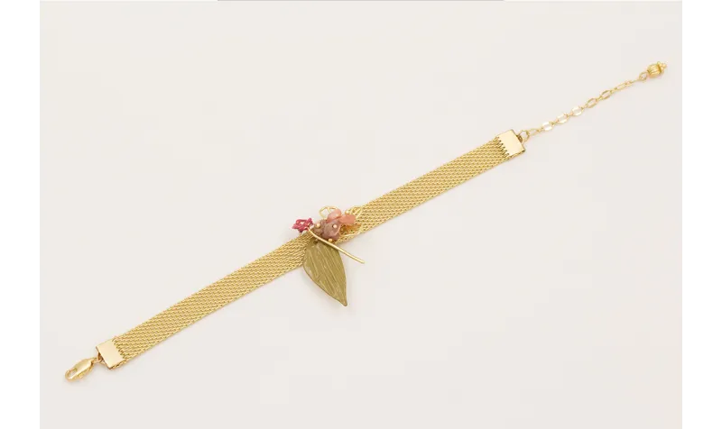 Pulsera cadena tira dorada mate con centro hoja es