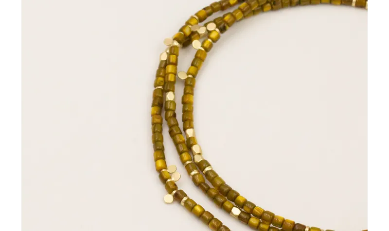 Collar tira cubos nacar marrón verdoso con entrepi