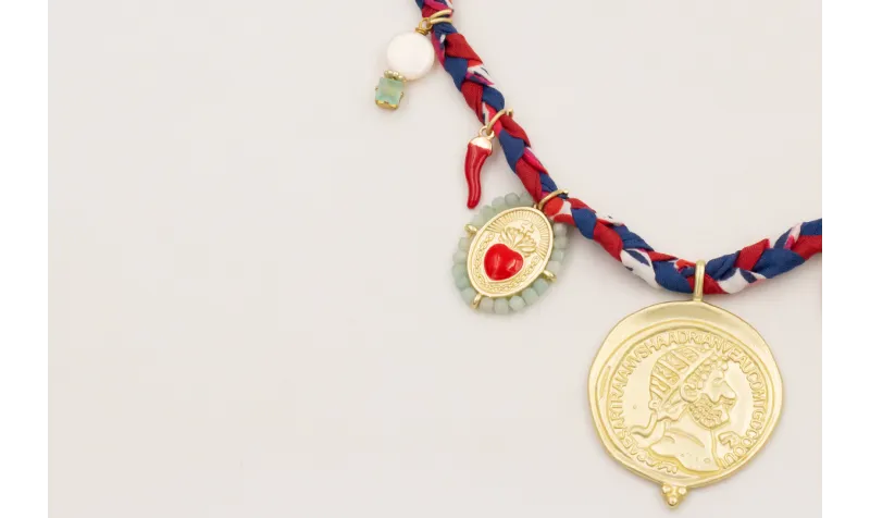 Collar trenza de seda natural roja, azul marino y 