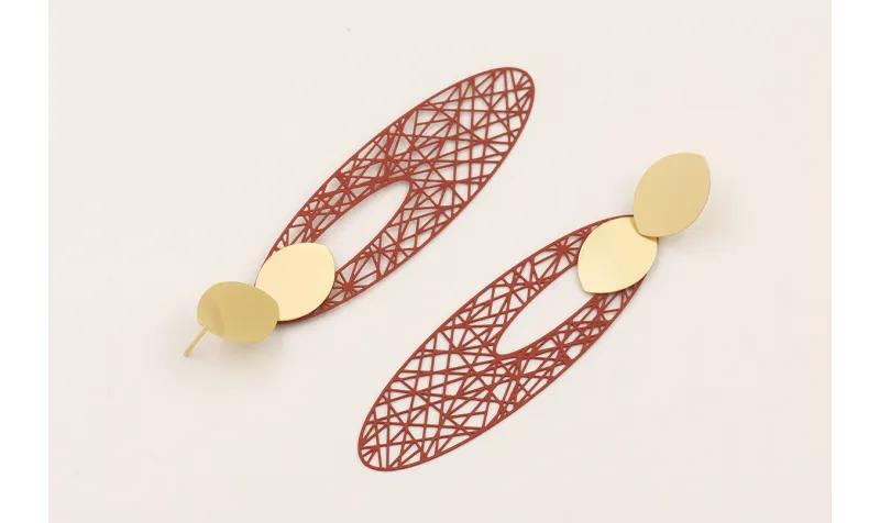 Pendientes perno ovalado dorado mate, filigrana ov