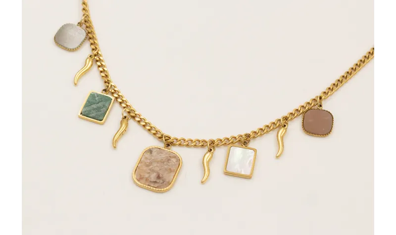 Collar de acero inoxadable con cadena y colgantes 