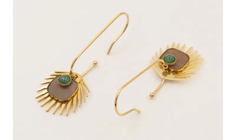 Pendientes gancho semicerrado con colgantes concha