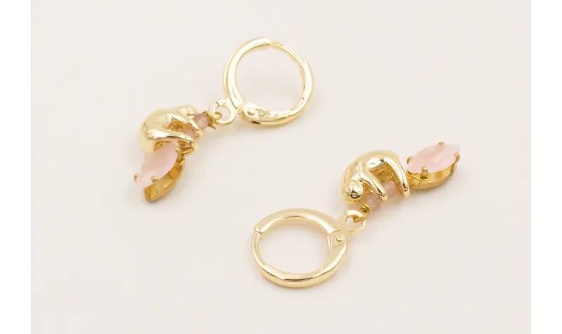 Pendientes cierre seguridad dorado con colgante ko