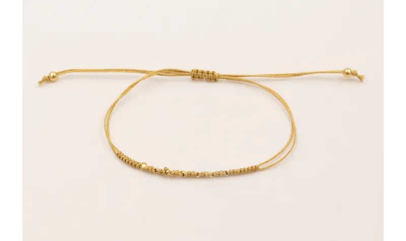 Pulsera hilo macramé dorado con mini facetas dorad