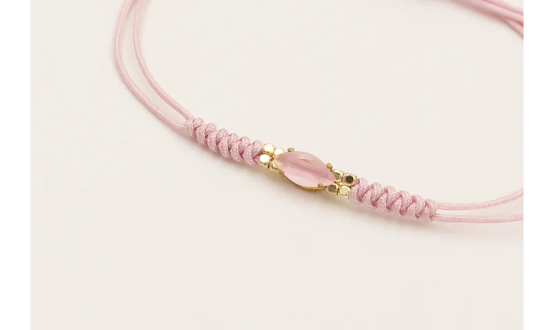 Pulsera hilo macramé lila con cabujón cristal rosa