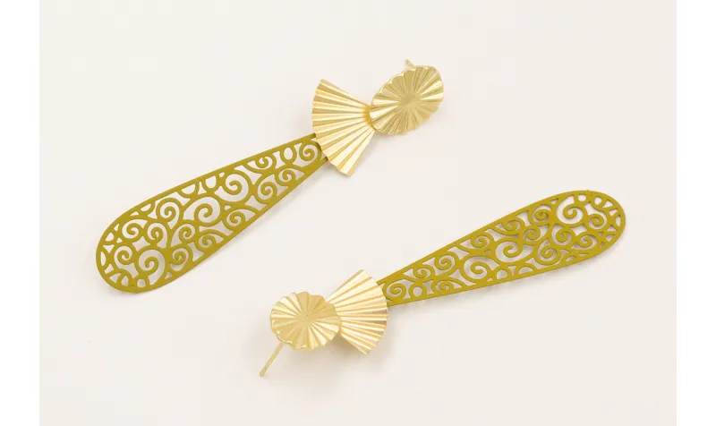 Pendientes perno ovalado abanico, triangulo plisad