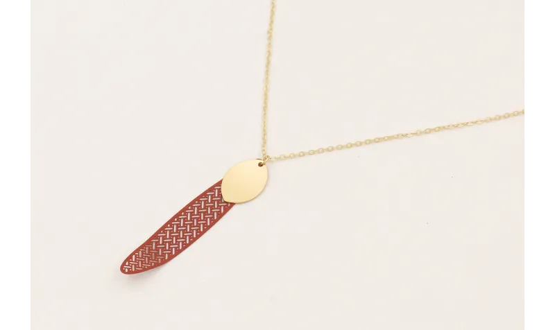 Collar cadena eslabón pequeño dorado mate con colg