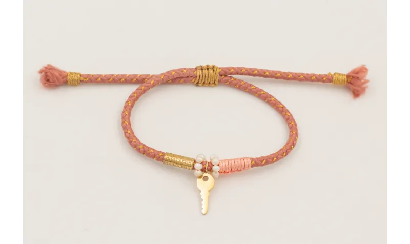 Pulsera cordón hilo dorado color rosa palo con ari