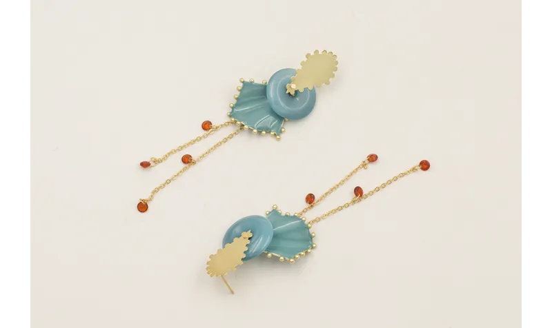 Pendientes triangulo dentado dorado mate con disco