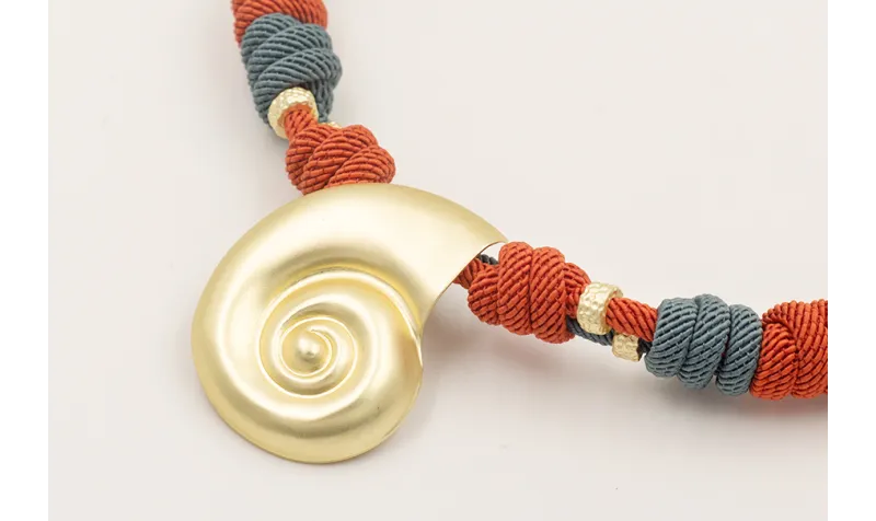 Collar cordón trenzado teja y azul piedra con nudo