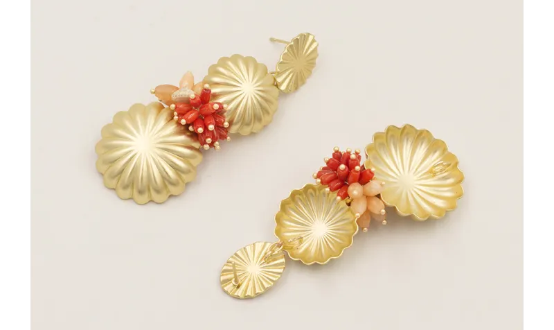 Pendientes perno abanico con colgantes semicircula