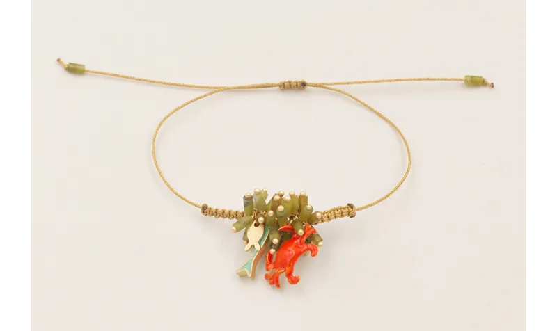 Pulsera hilo dorado nudo macrame con centro de bur